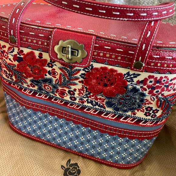 Stunning Isabella Fiore Bucket Bag - Picture 8 of 9